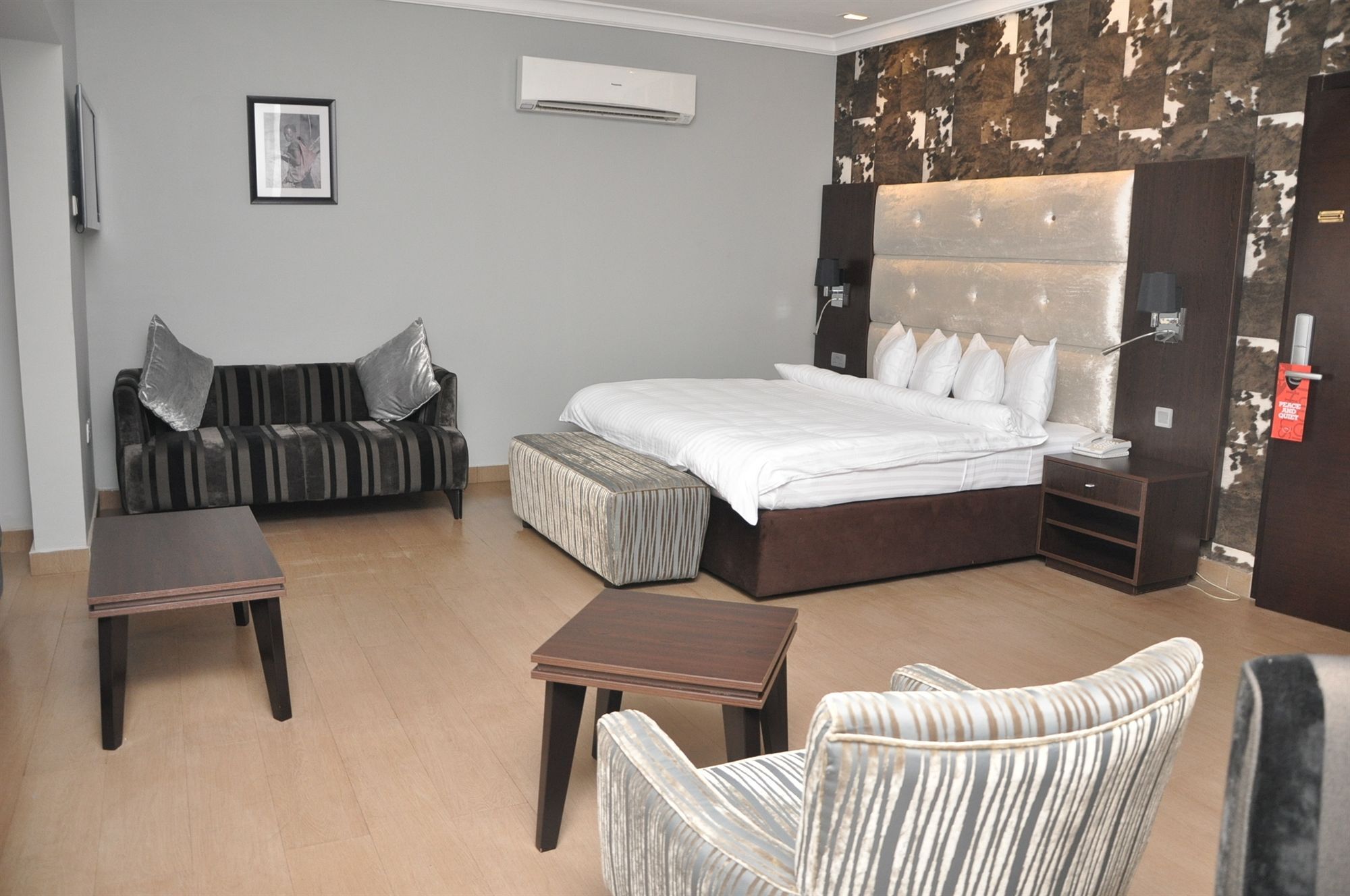 Tudor House Hotel Лаґос Екстер'єр фото